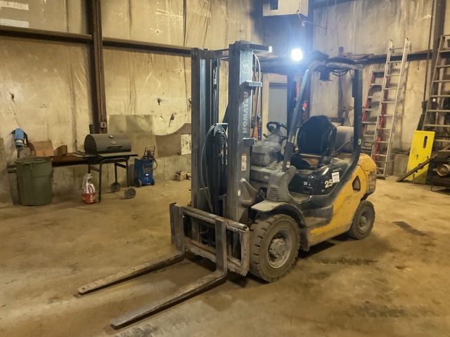 2012 Komatsu FD25T-16 4750 lb Pneumatic Tire Forklift