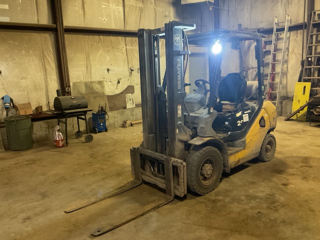 2011 Komatsu 3750 lb Pneumatic Tire Forklift