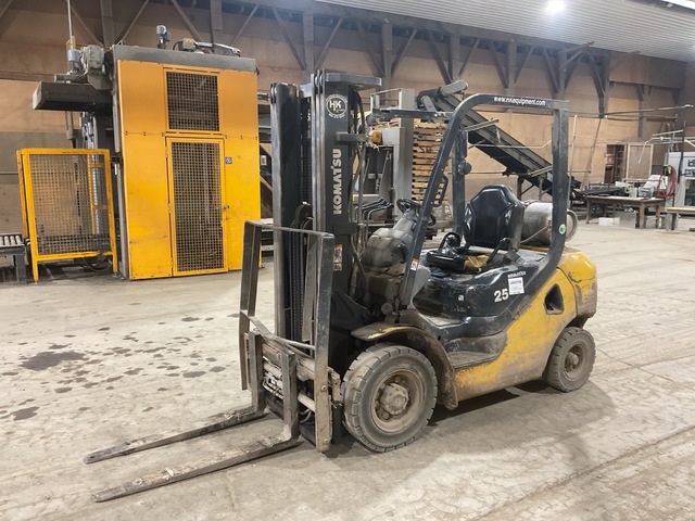 2013 Komatsu FG25T-16 5000 lb Pneumatic Tire Forklift