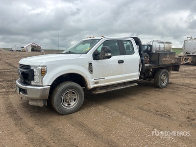 2018 Ford F-350 XL 4x4 Extended Cab Flatbed Truck