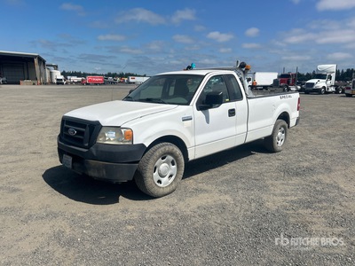 2005 Ford F-150 XL 4x2 Extended Cab Pickup