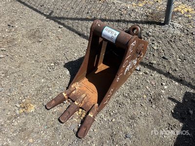 11 in Digging Excavator Bucket