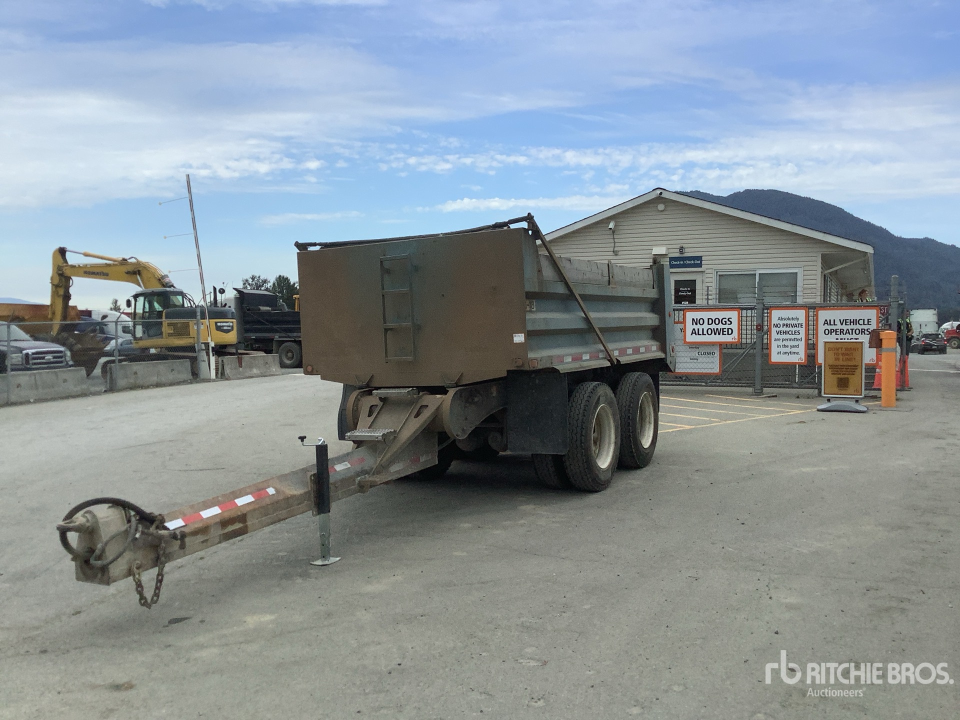 2006 Midland MC2000 14 ft T/A Drawbar Pup Pup Dump Trailer