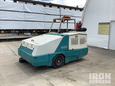 Tennant 800 Ride-On Floor Sweeper