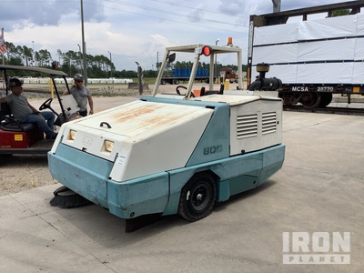 Tennant 800 Ride-On Floor Sweeper