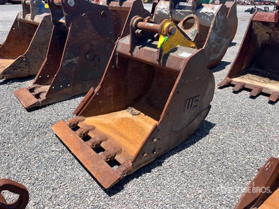 42 in Q/C Digging Excavator Bucket - Fits Hyundai 220