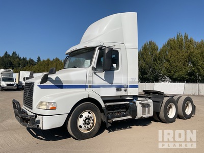 2015 Volvo VNR64T 6x4 T/A Dagcabine Trekker