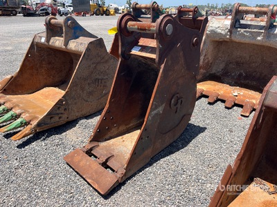 24 in Digging Excavator Bucket