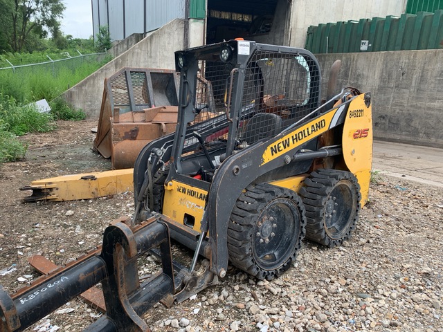 2011 New Holland L215 Skid Steer Loader (Inoperable)