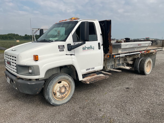 2004 GMC C5500 4x2 Flatbed Truck