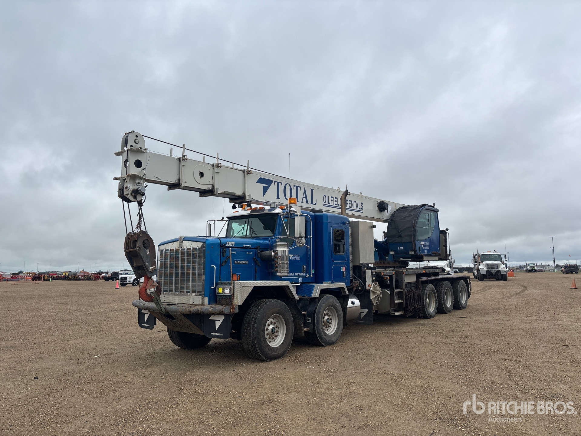 Straight Boom on 2012 Kenworth C500 10x6 Sleeper Kranwägen