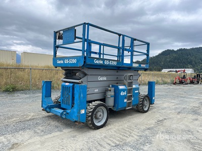 2002 Genie GS-5390 Dual Fuel Scissor Lift