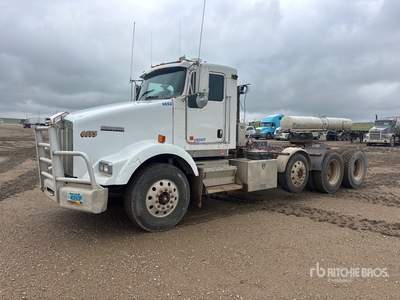 2005 Kenworth T800 8x4 Tri/A Day Cab Truck Tractor