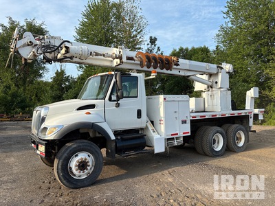 Altec D3060T on 2005 International 7400 6x6 掘削用デリックトラック