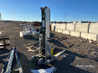 2016 Sumner 2124 Material Hoist