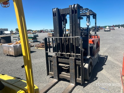 2006 Toyota 7FBCU55 10900 lb Montacargas Eléctrico