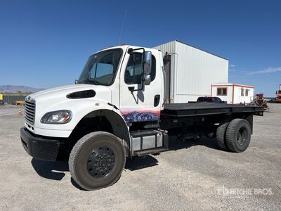 2011 Freightliner M2 106 4x4 Camion à Plateau