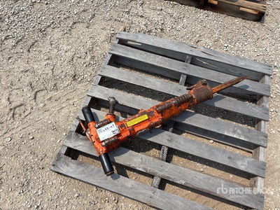 2015 American Pneumatic Tools (APT) M190 Pneumatic Demolition Breaker
