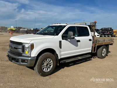 2019 Ford F-350 XLT 4x4 Crew Cab Flatbed Truck