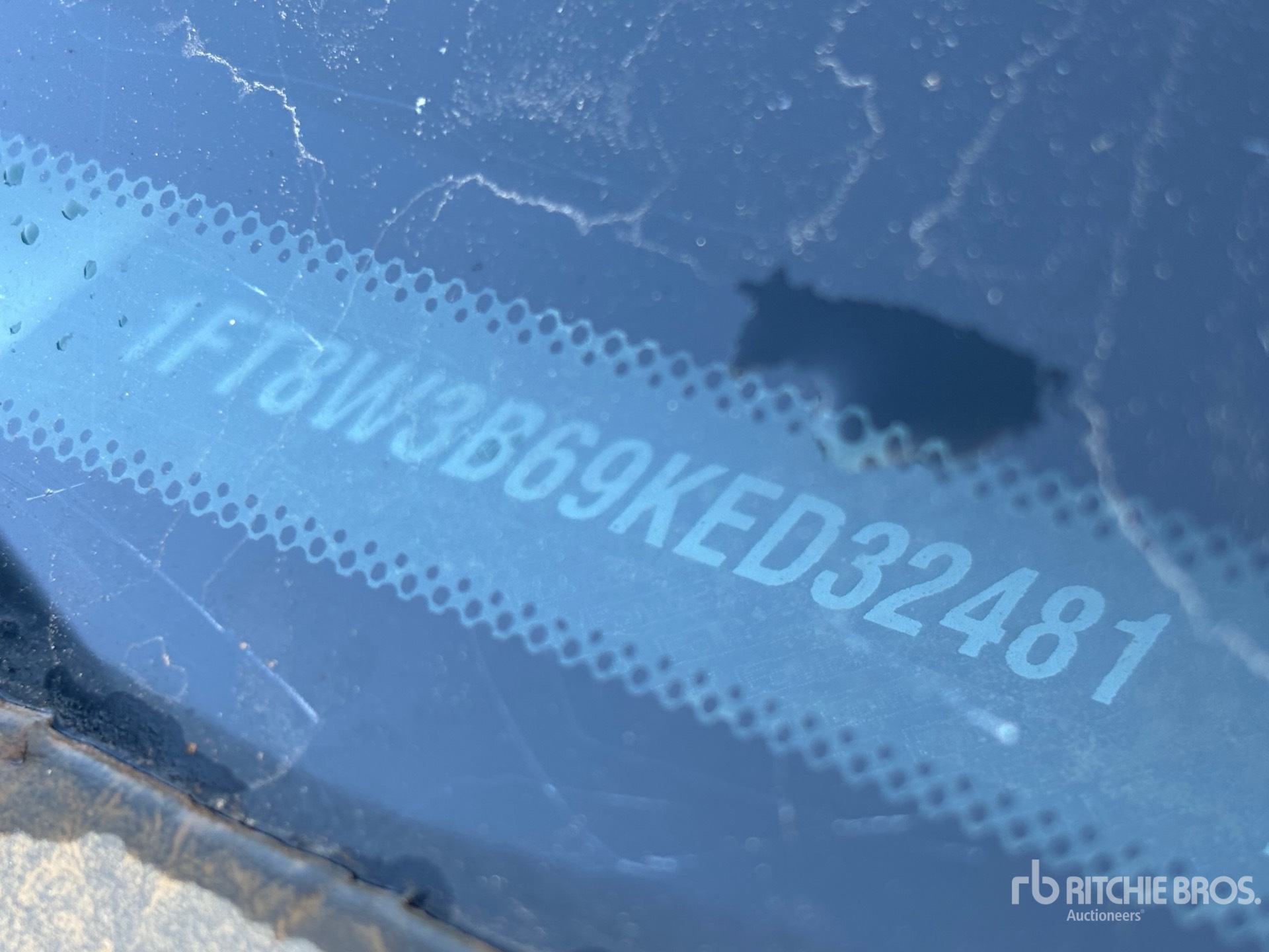 2019 Ford F-350 XLT 4x4 Crew Cab Flatbed Truck