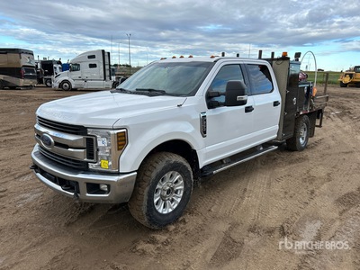 2017 Ford F-350 XLT 4x4 Crew Cab Flatbed Truck