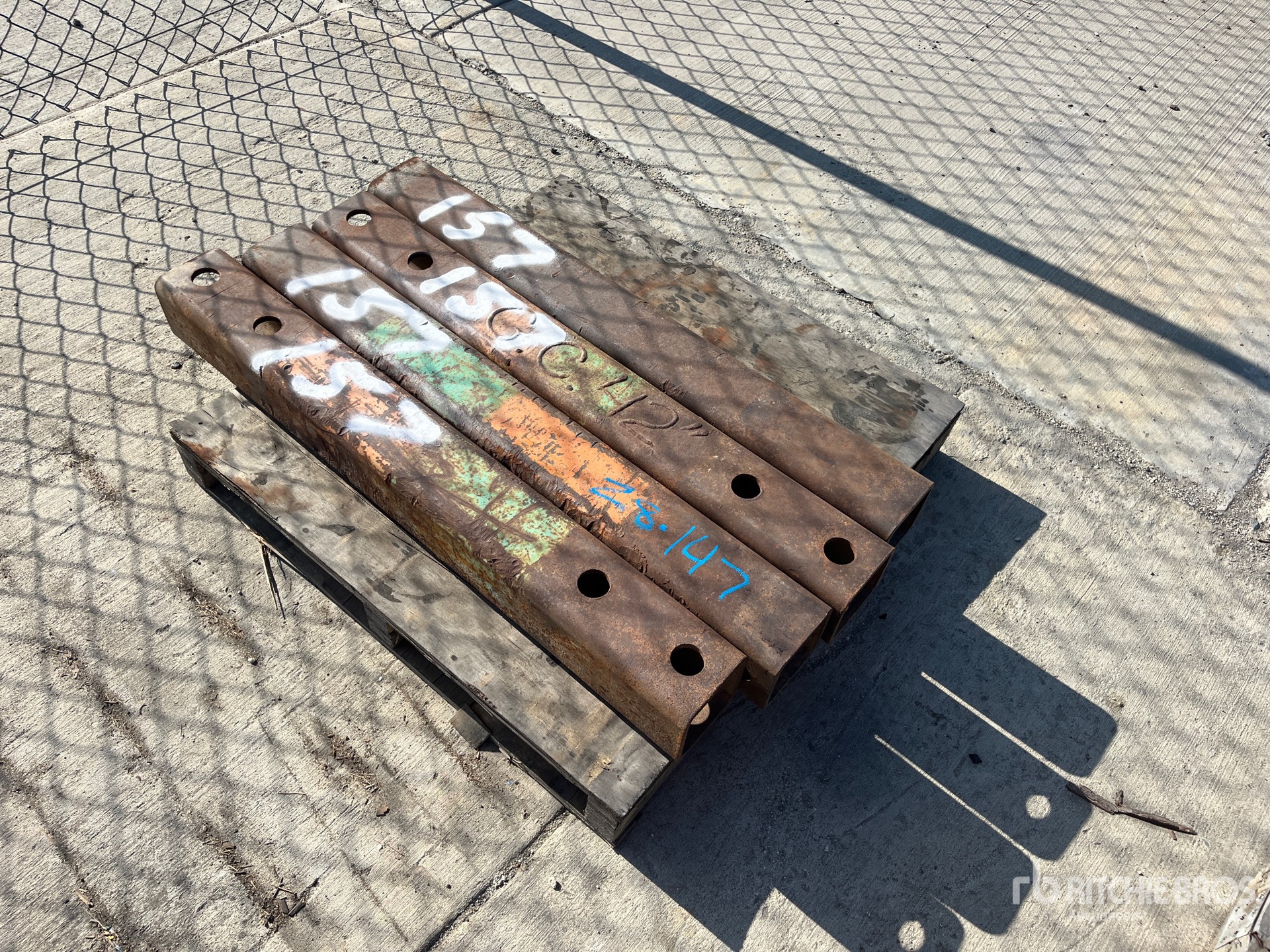 Quantity of (4) Trench Box Spreaders