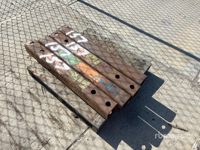 Quantity of (4) 42 in Spreader Bar