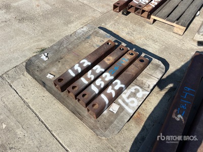 Quantity of (4) 30 in Spreader Bar