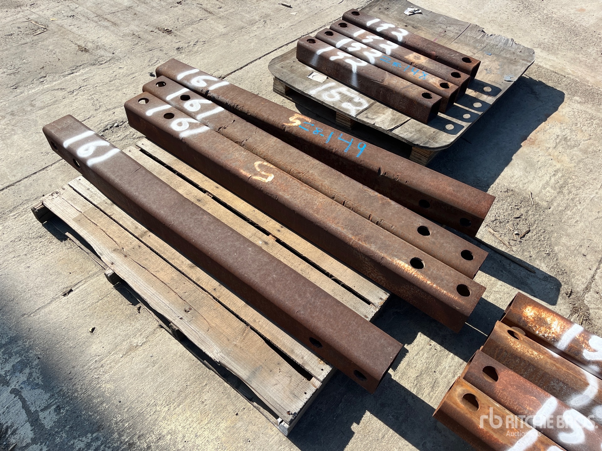 Quantity of (4) Trench Box Spreaders