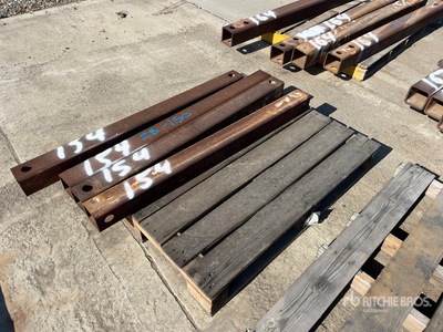 Quantity of (4) 52 in Spreader Bar