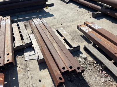 Quantity of (4) 84 in Spreader Bar