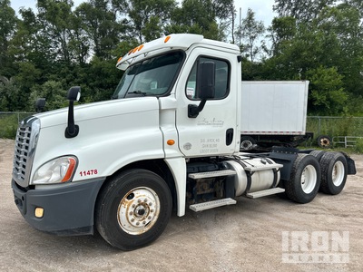 2014 Freightliner Cascadia 125 6x4 تراكتور شاحنة نهارية (ثنائية المحور)