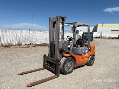 Heli CPCD30-KU 5200 lb Pneumatic Tire Forklift