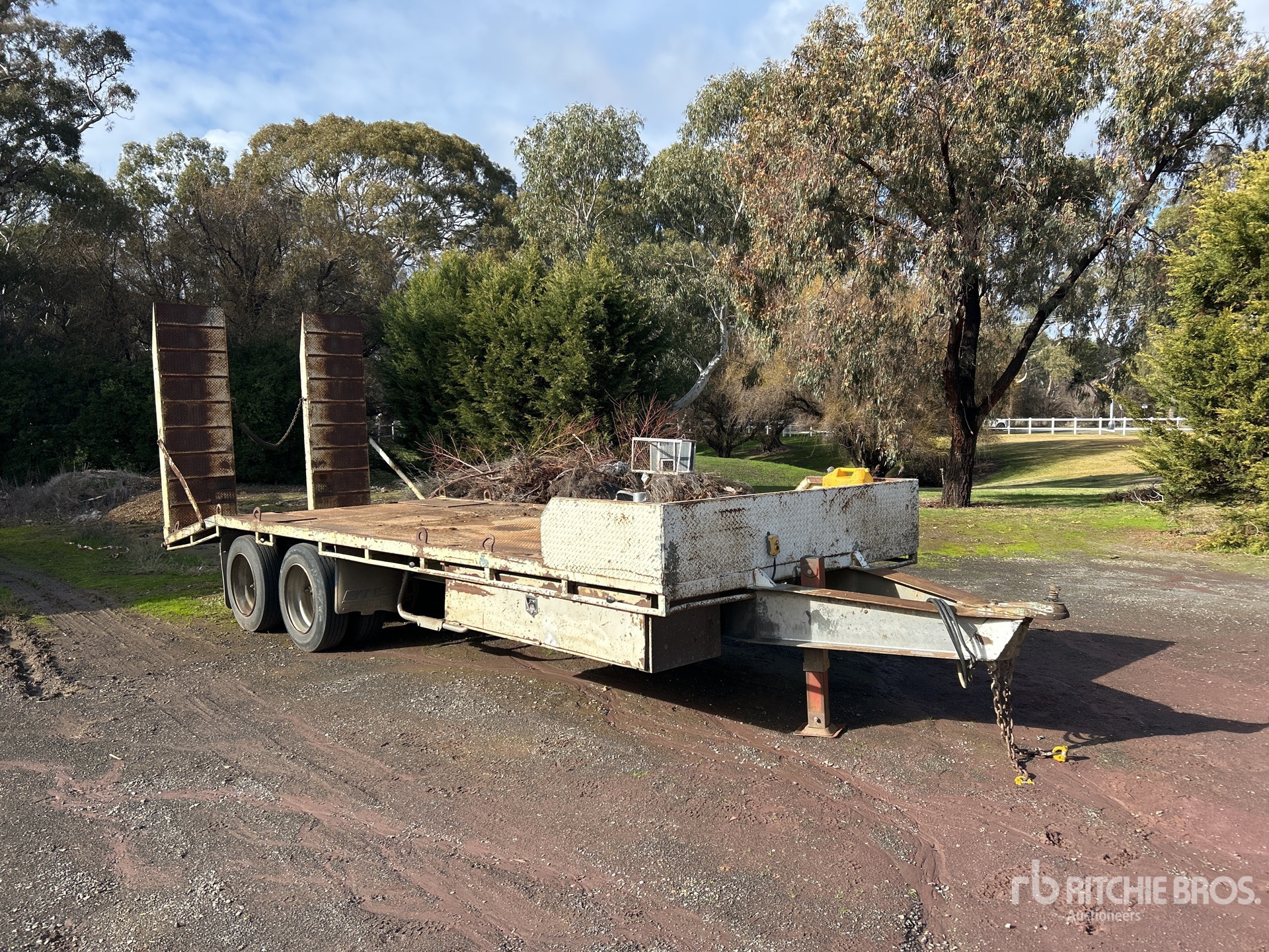 Custom Built 7.9 m Bogie/A Equipment Trailer