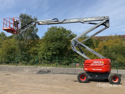 2015 Skyjack SJ63 4WD Diesel Articulating Boom Lift