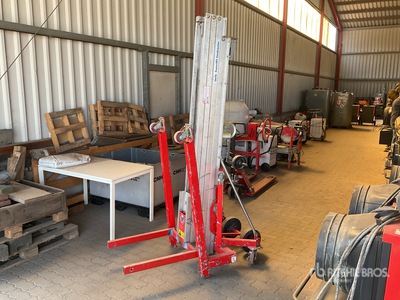 2017 Genie SLC24 Materialaufzug