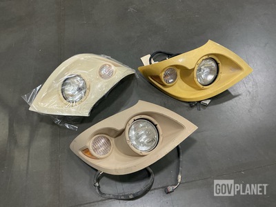 (27) Navistar Defense 3674973C91 Headlights