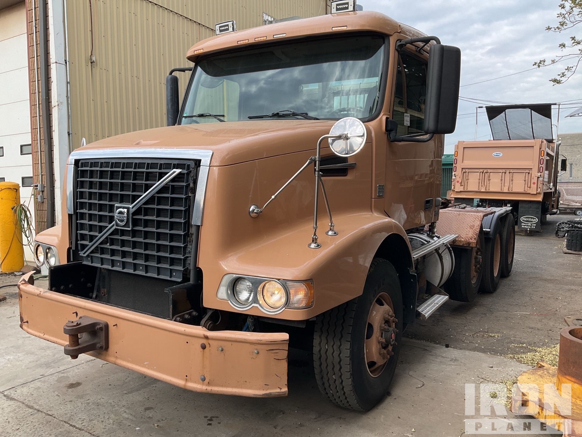2011 Volvo VHD Tri/A Day Cab Truck Tractor