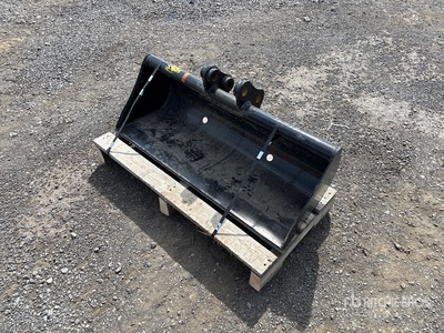 39 in Cleanup Excavator Bucket