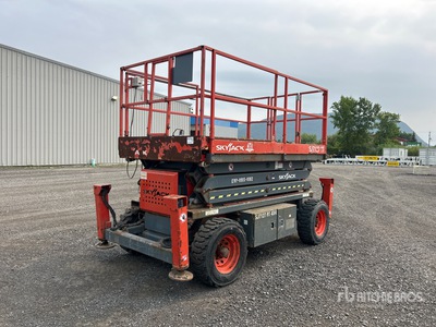 2015 Skyjack SJ7127 RT 4x4 Dual Fuel Elevador de tijera
