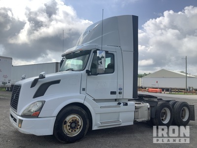 2017 Volvo VNL300 6x4 トラックトラクター（T/A）
