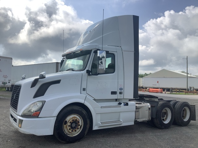 2017 Volvo VNL 6x4 T/A Day Cab Truck Tractor
