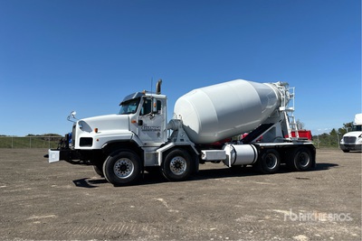 2010 International DF567 Mixer Truck