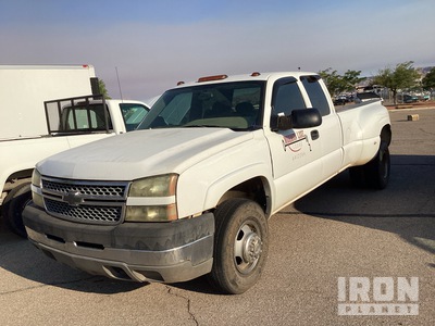2005 Chevrolet 3500 4x4 Extended Cab Pickup (Inoperable)