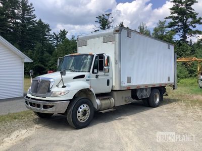2014 International DuraStar 4400 4x2 4x2 Gesloten vrachtwagen