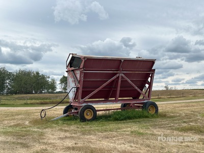 2010 A. Amyotte & Son Welding Ltd. 17 ft Long Silage Wagon