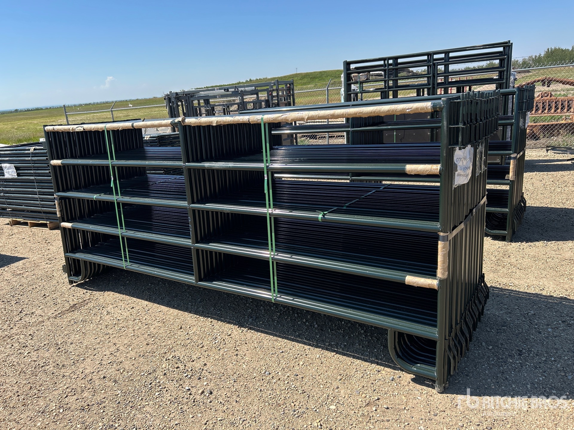 Quantity of (24) 2025 BYT RP120 12 ft Ranch شبكات سلكية لإبقاء الحيوانات (Unused)