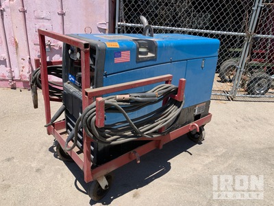 Miller 300 A Skid-Mounted Multi-Process を見 Welder - Fueled