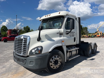 2018 Freightliner Cascadia 6x4 T/A Day Cab Truck Tractor