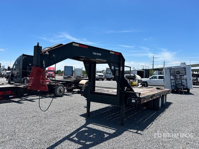 2012 Top Hat OTWG 20 ft T/A Gooseneck Equipment Trailer